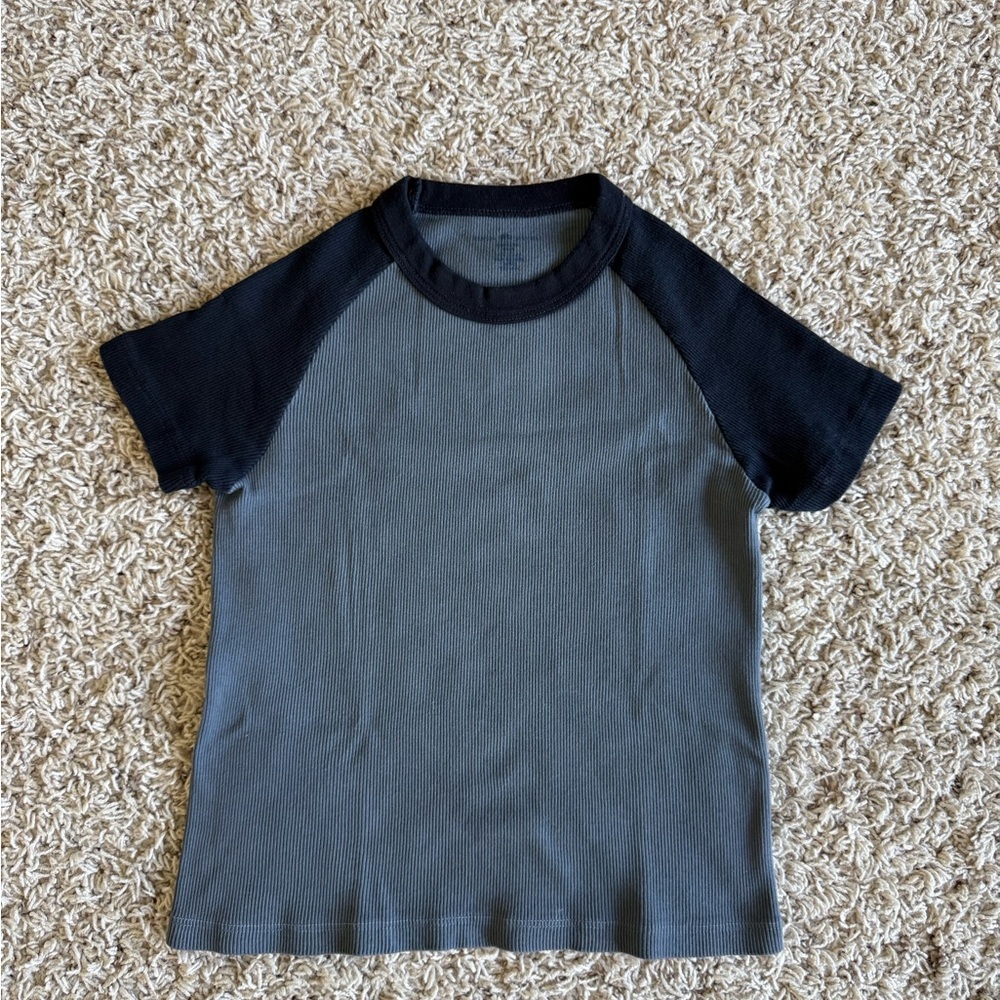 Brandy Melville. Cropped tee